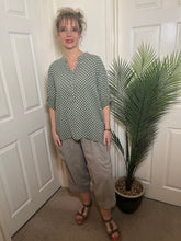Load image into Gallery viewer, PENNY 3 Button Patterned Shirt