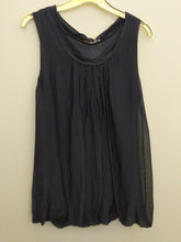 Load image into Gallery viewer, Sleeveless silk top (camisole)