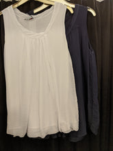 Load image into Gallery viewer, Sleeveless silk top (camisole)