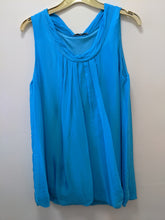 Load image into Gallery viewer, Sleeveless silk top (camisole)