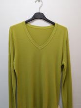 Load image into Gallery viewer, V Neck Fitted Fine Knit Jumper
