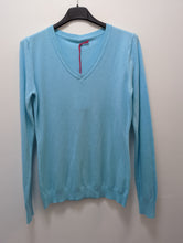 Load image into Gallery viewer, V Neck Fitted Fine Knit Jumper