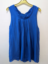 Load image into Gallery viewer, Sleeveless silk top (camisole)