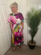 Load image into Gallery viewer, ELLIE Short Sleeved Dress
