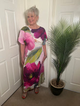 Load image into Gallery viewer, ELLIE Short Sleeved Dress
