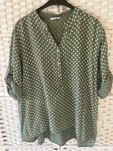 Load image into Gallery viewer, PENNY 3 Button Patterned Shirt

