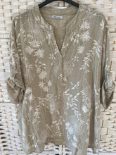 Load image into Gallery viewer, AMELIA 3 Button Patterned Shirt

