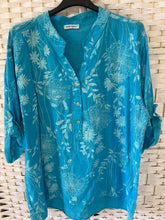Load image into Gallery viewer, AMELIA 3 Button Patterned Shirt
