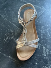 Load image into Gallery viewer, SAMPHIRE Goldtone Sandal
