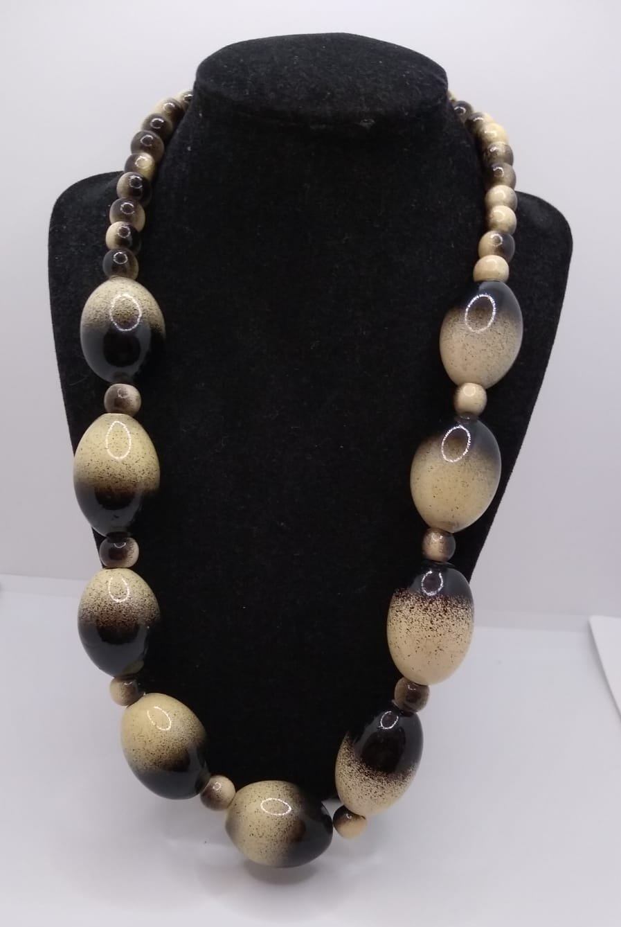 Lightweight Necklace with Chunky Oval Graduated Beads