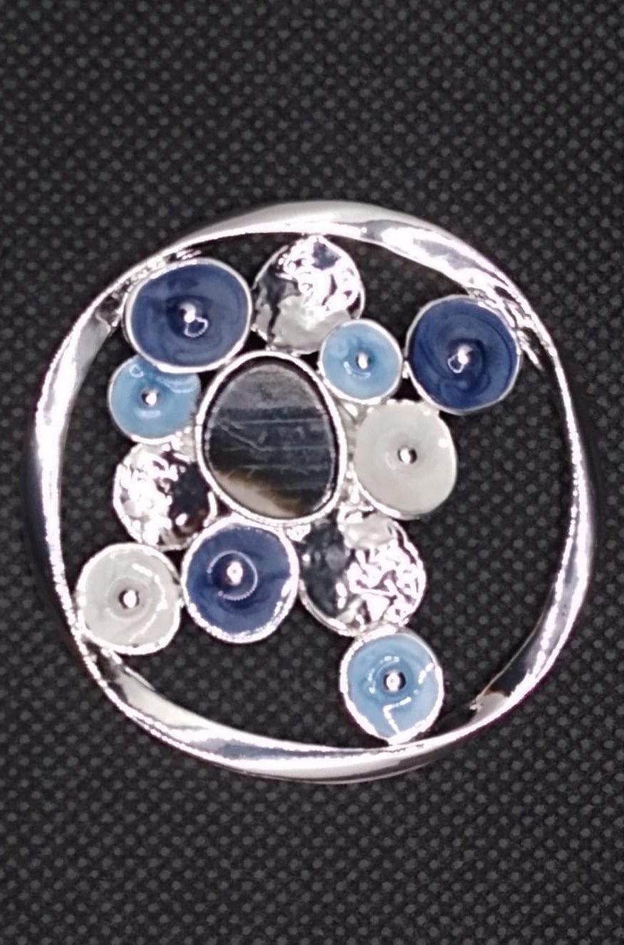 Magnetic Scarf Fastener/Brooch Open Circle Detail