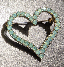 Load image into Gallery viewer, Heart brooch
