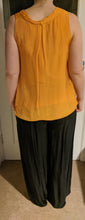 Load image into Gallery viewer, Sleeveless silk top (camisole)
