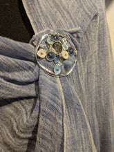 Load image into Gallery viewer, Magnetic Scarf Fastener/Brooch Open Circle Detail
