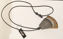 Load image into Gallery viewer, Wood Fan Necklace
