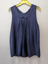 Load image into Gallery viewer, Sleeveless silk top (camisole)
