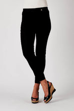Load image into Gallery viewer, Robell Rose 09 Capri Trousers
